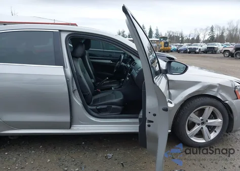 2012 Volkswagen Passat 2.5L Se z USA, uszkodzony, nr VIN 1VWBP7A32CC005044